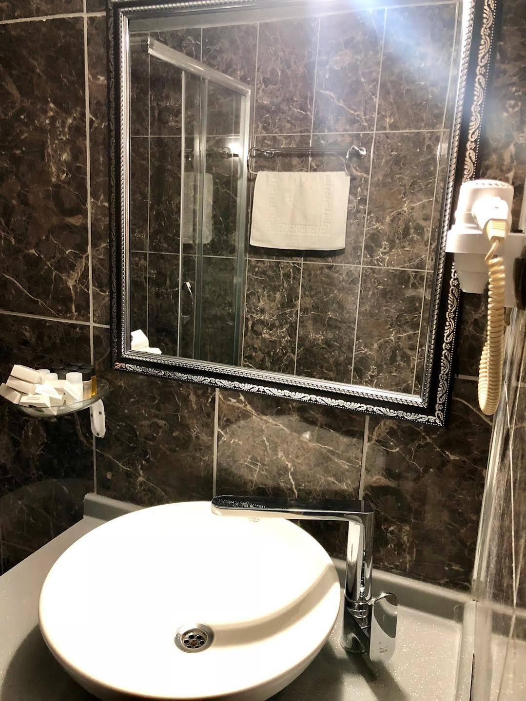Hotel Fuat Ван Екстер'єр фото